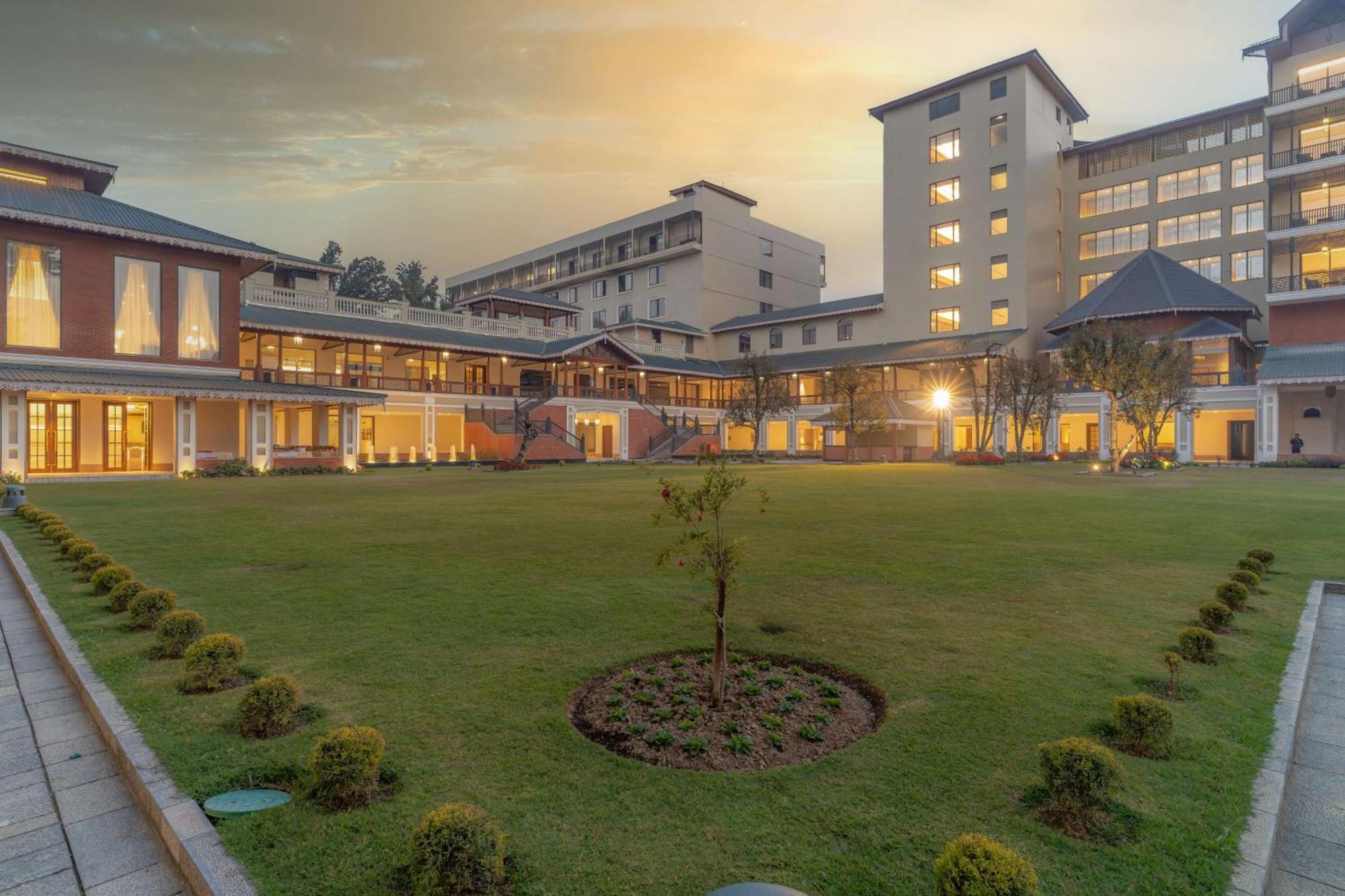 Radisson Collection Hotel & Spa, Riverfront Srinagar Exterior foto